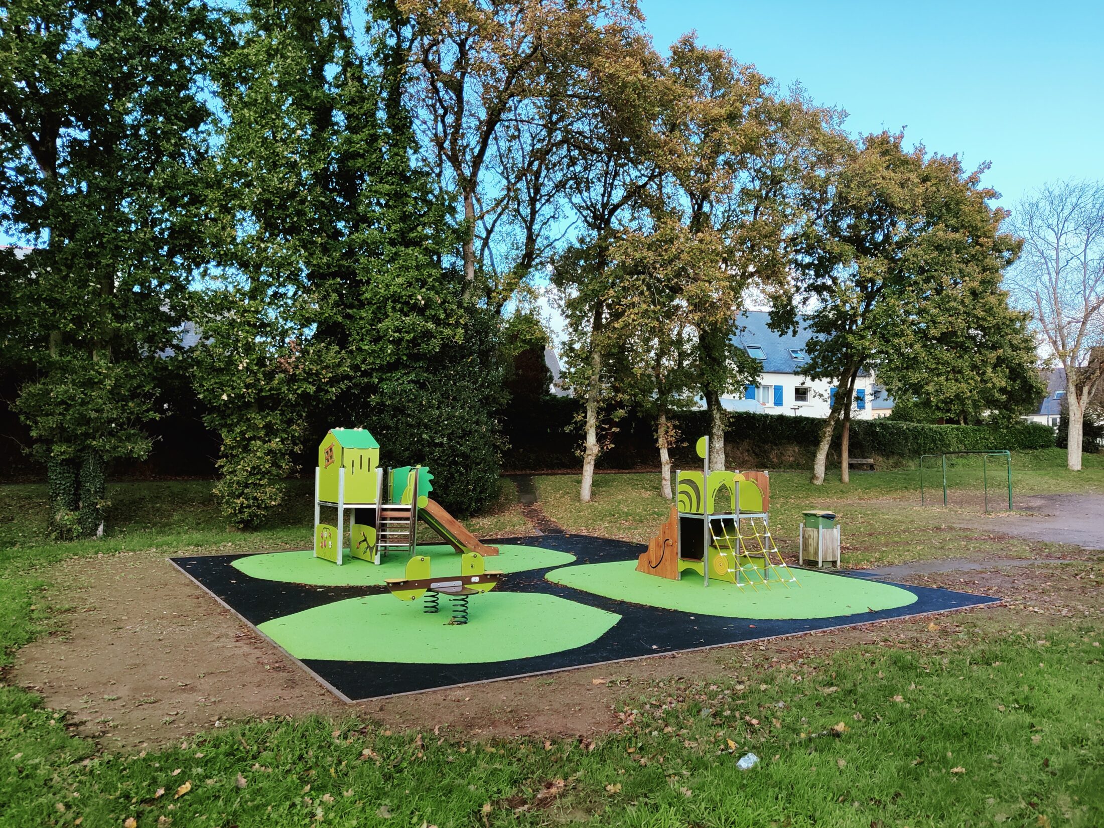 Cadre de vie : une aire de jeux tout neuve est désormais en service dans le  quartier de Kerséné - Ville de Plabennec